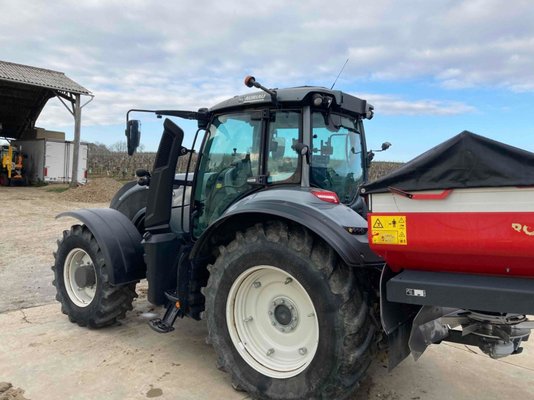 Tracteur agricole Valtra T214DSTOUCH