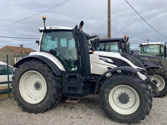Tracteur agricole - T154VERSU
