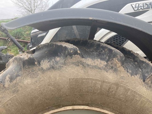 Tracteur agricole Valtra T154VERSU