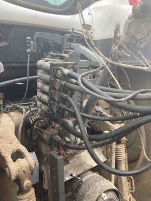 Tracteur agricole Valtra T154VERSU