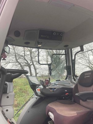 Tracteur agricole Valtra T154VERSU