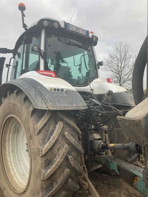 Tracteur agricole Valtra T154VERSU