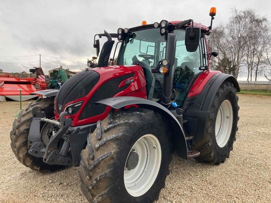 Tracteur agricole Valtra N154E VERSU