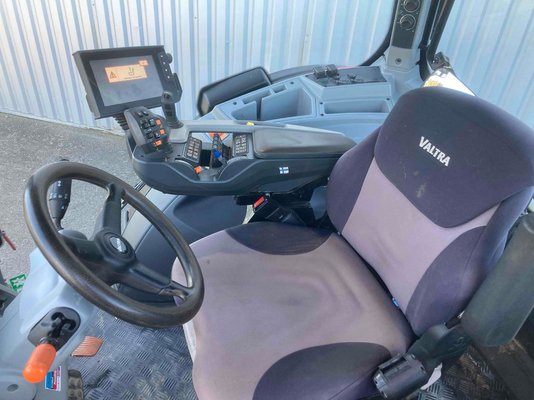 Tracteur agricole Valtra N154E VERSU