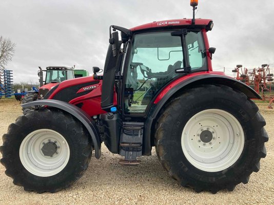Tracteur agricole Valtra N154E VERSU